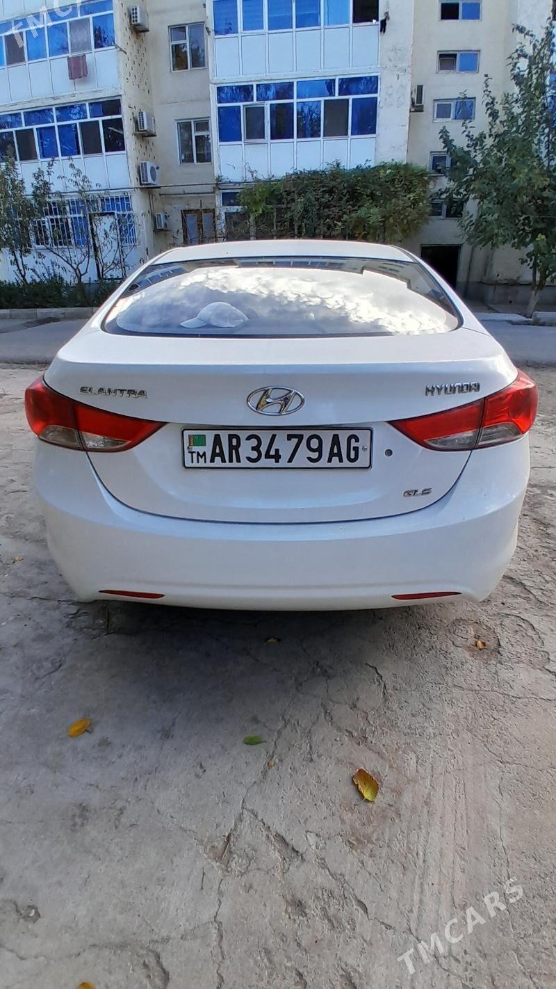 Hyundai Elantra 2012 - 170 000 TMT - 4 мкр - img 3