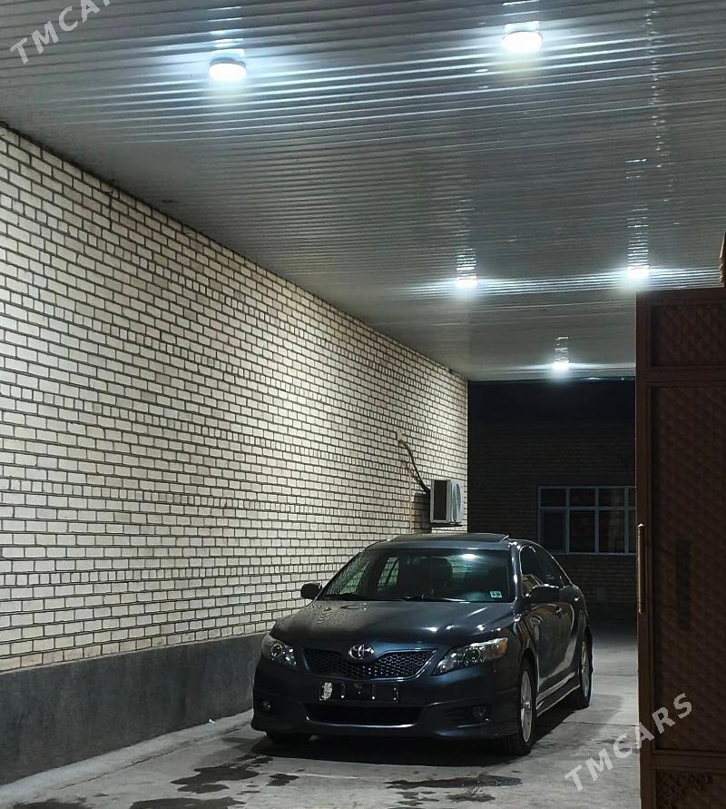Toyota Camry 2010 - 260 000 TMT - Теджен - img 1