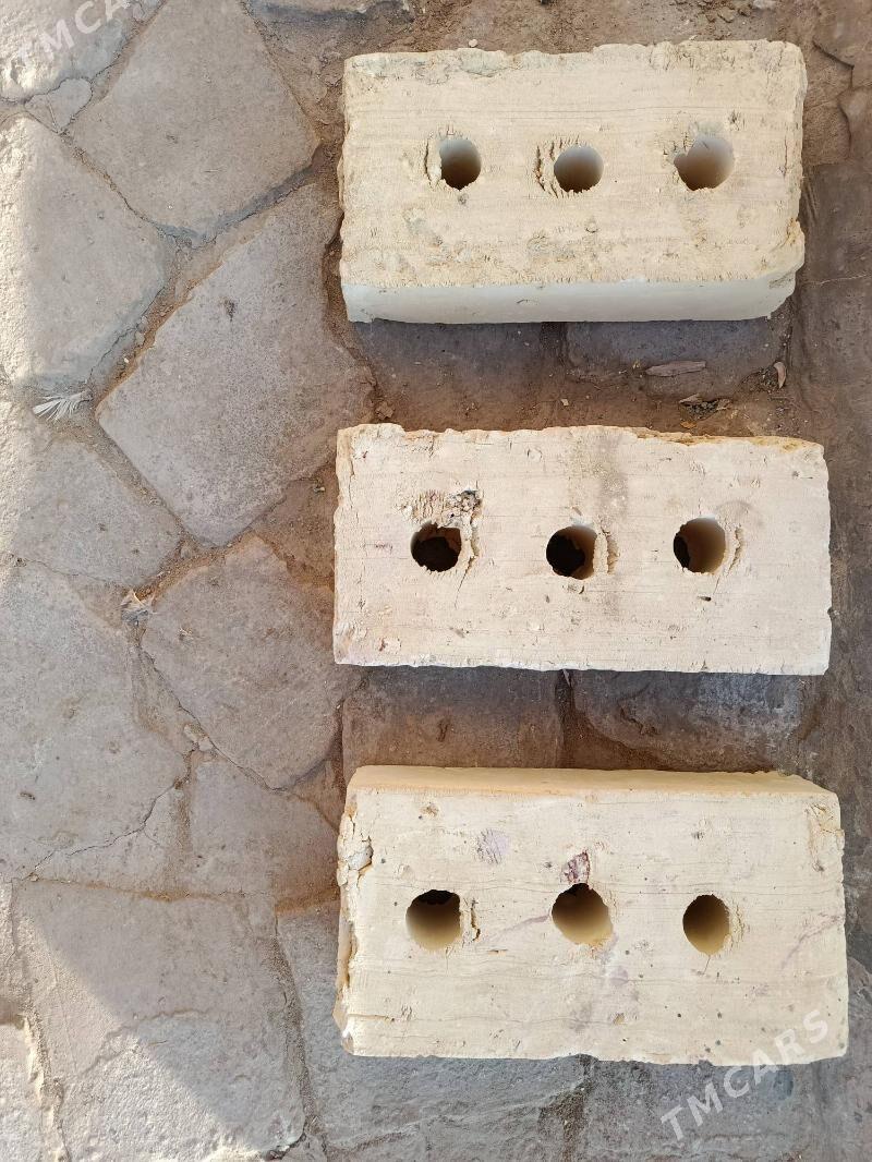 berk kerpic - Ýaşlyk - img 3