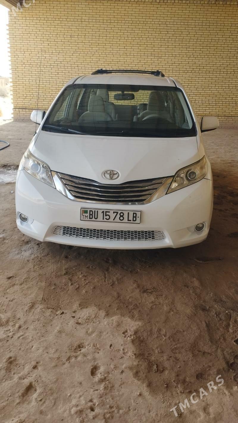 Toyota Sienna 2013 - 310 000 TMT - Халач - img 7