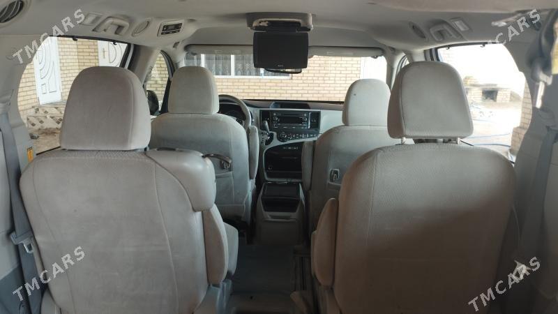 Toyota Sienna 2013 - 310 000 TMT - Халач - img 2