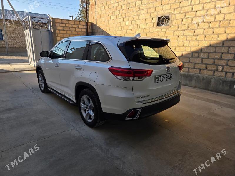 Toyota Highlander 2017 - 610 000 TMT - Gyzylarbat - img 4