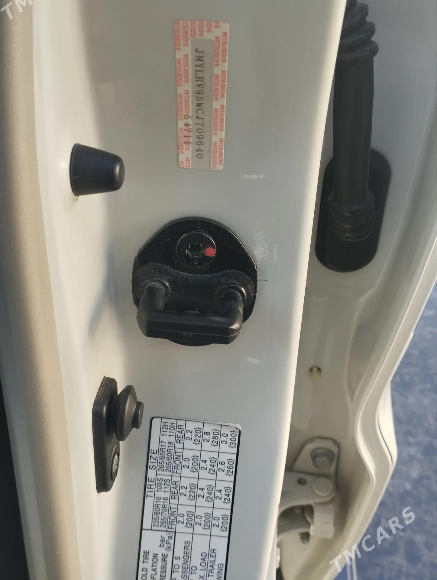 Mitsubishi Pajero 2013 - 300 000 TMT - Balkanabat - img 4