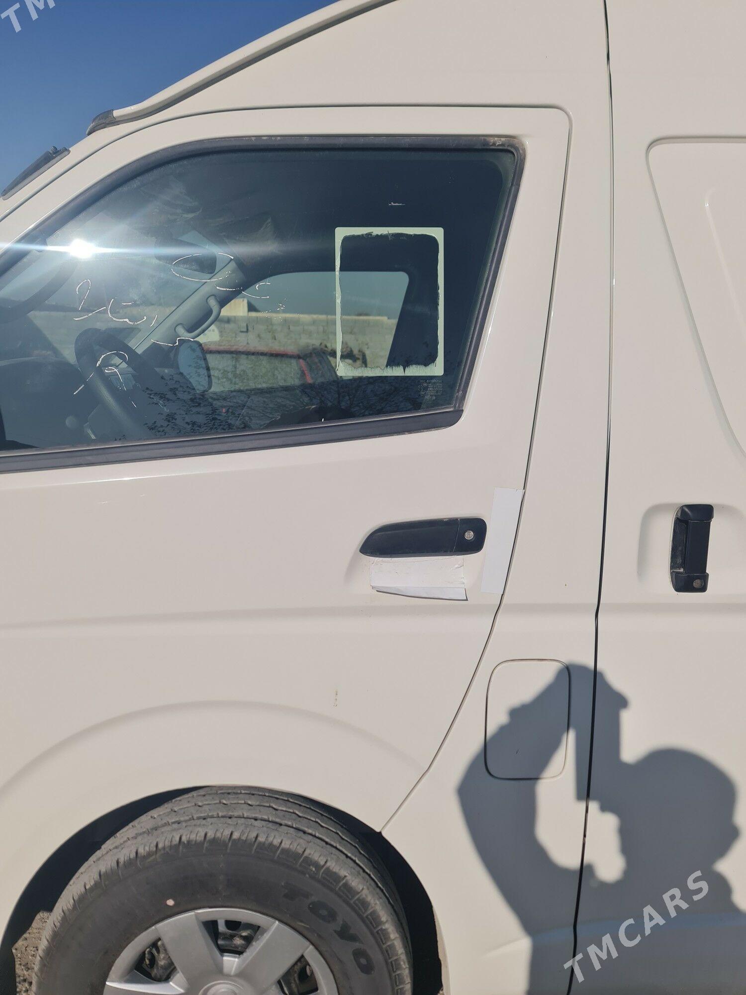 Toyota Hiace 2025 - 600 000 TMT - Bäherden - img 2