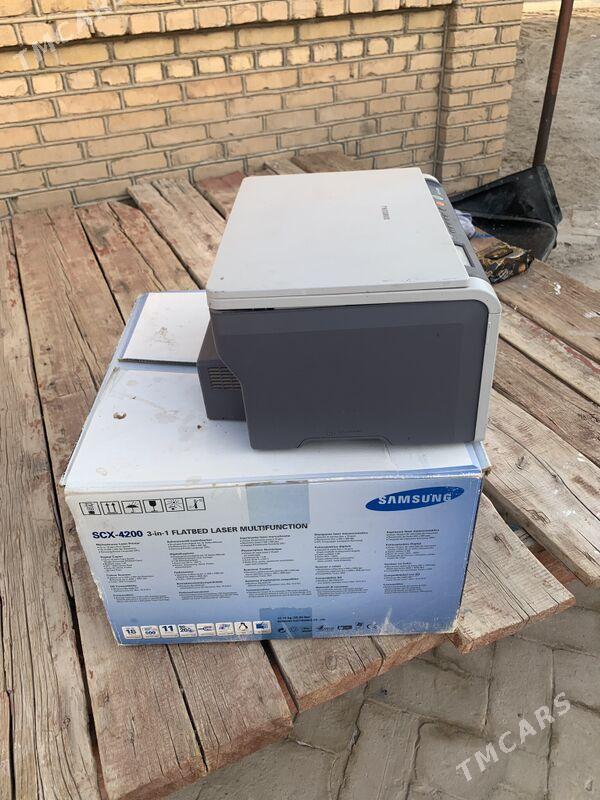 samsung 4200 - Garagum etraby - img 2