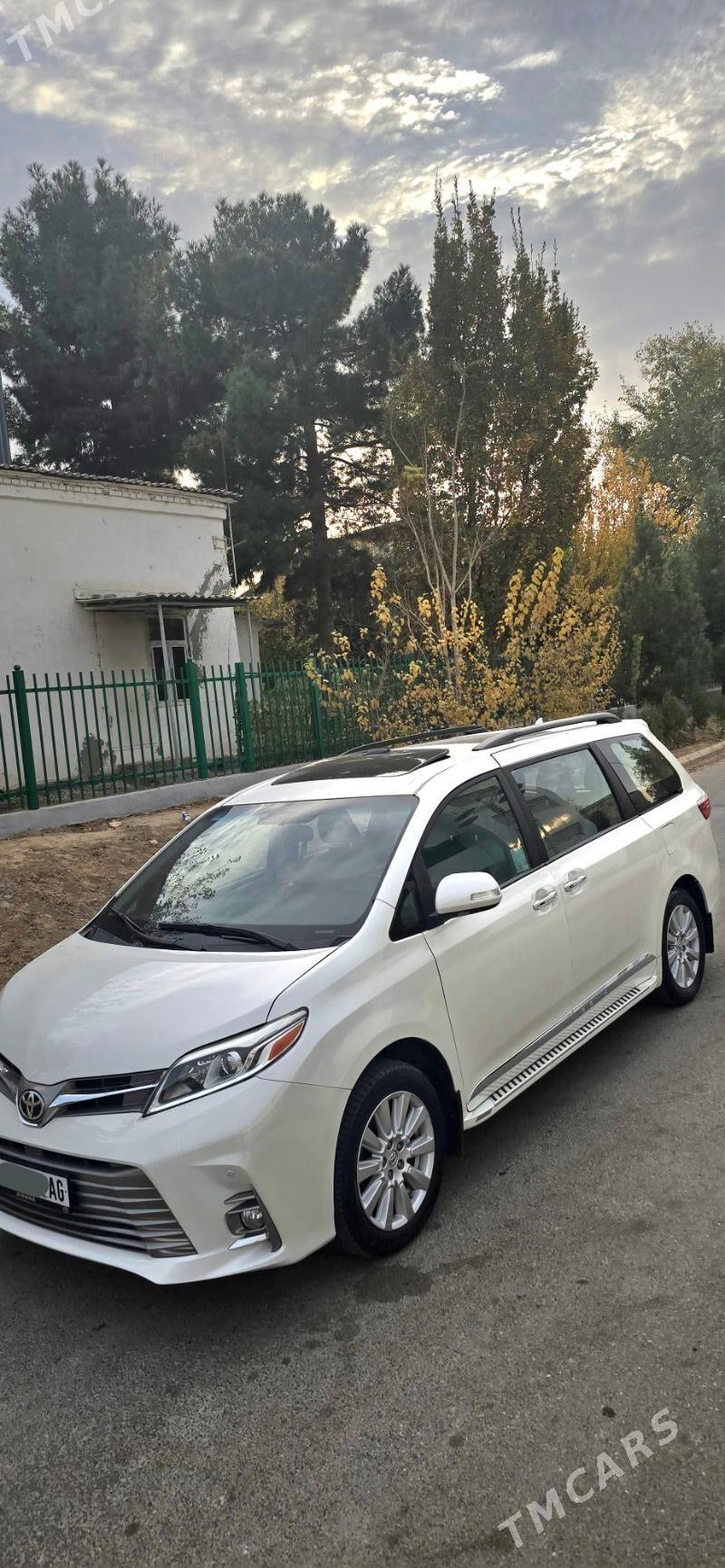 Toyota Sienna 2018 - 460 000 TMT - Ашхабад - img 2