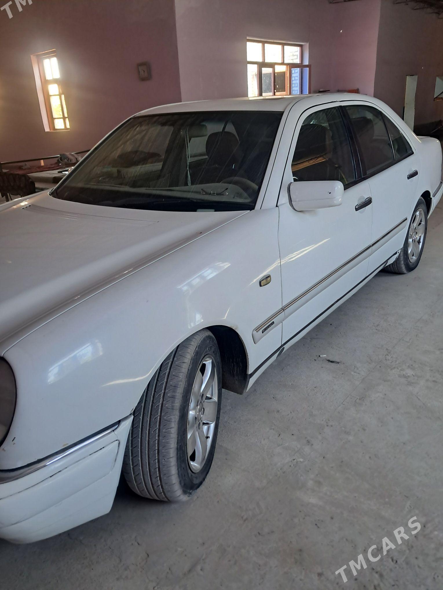 Mercedes-Benz E320 1998 - 90 000 TMT - Dänew - img 3