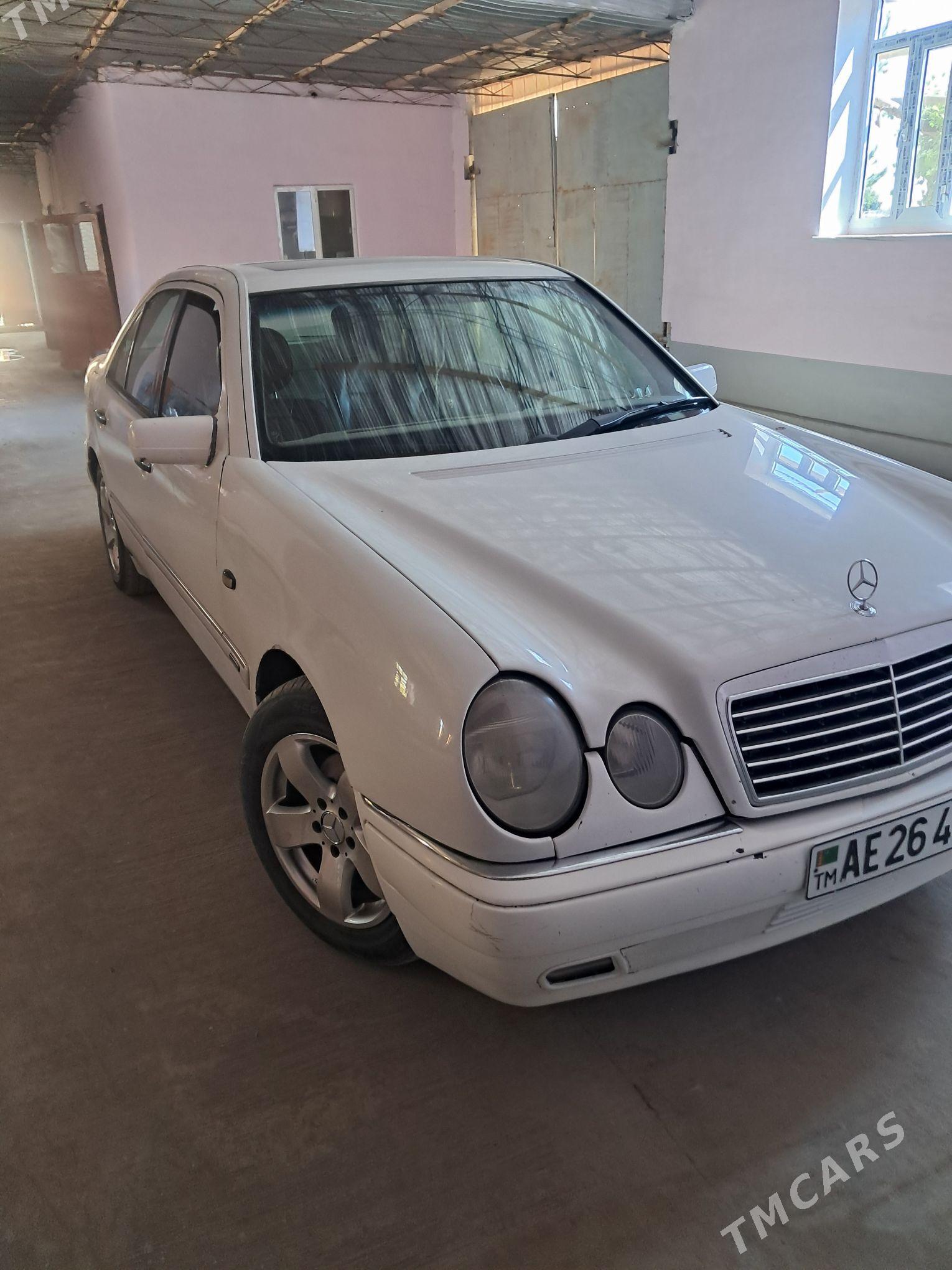 Mercedes-Benz E320 1998 - 90 000 TMT - Dänew - img 4