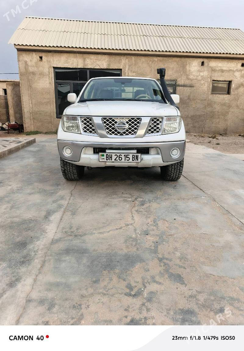 Nissan Navara 2012 - 180 000 TMT - Balkanabat - img 2