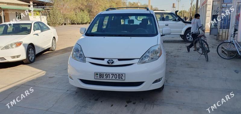 Toyota Sienna 2007 - 230 000 TMT - Гурбансолтан Едже - img 3