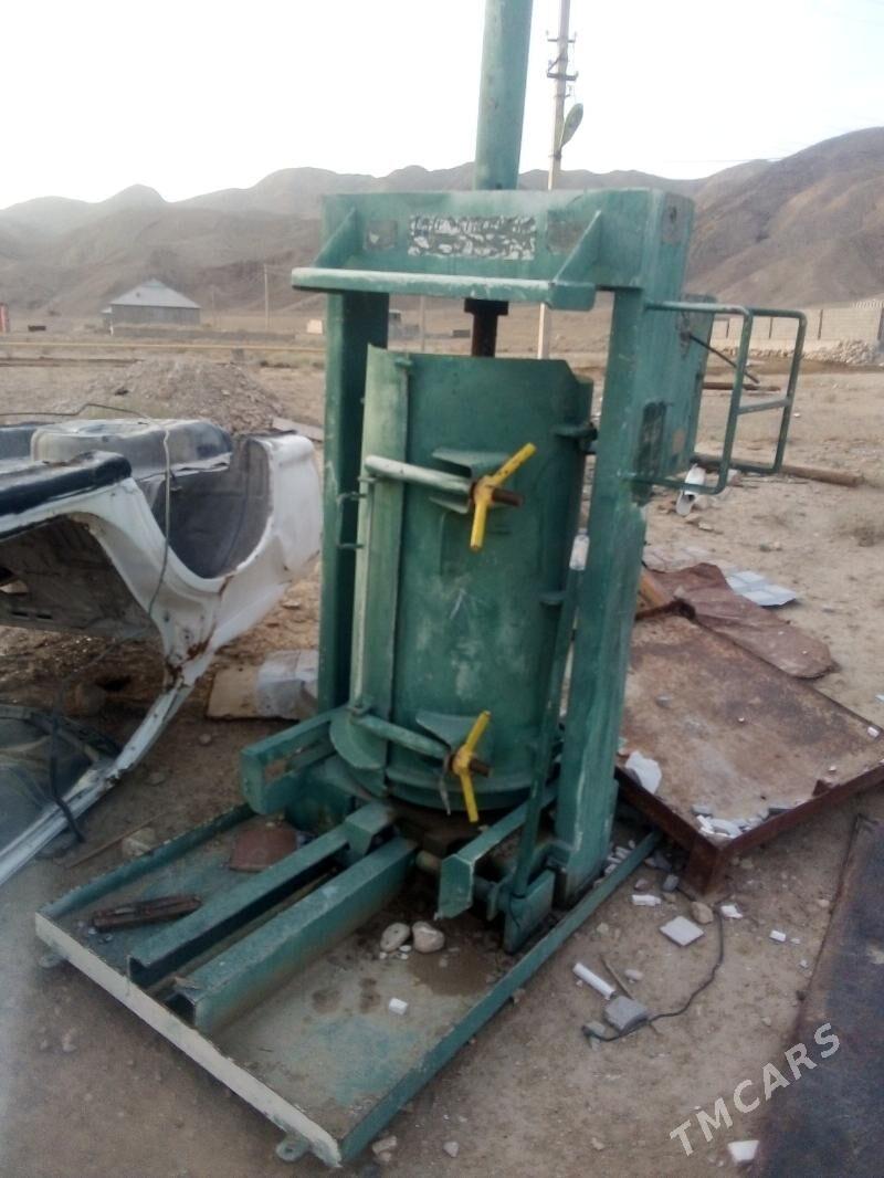 пресс press - Балканабат - img 1