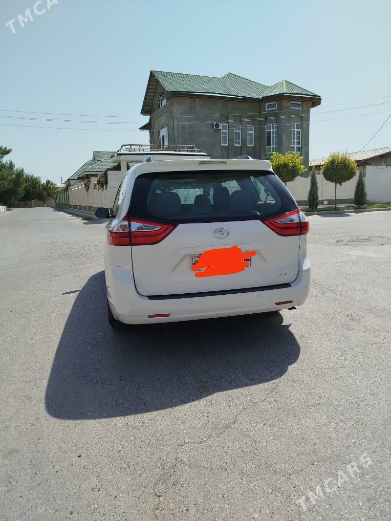 Toyota Sienna 2017 - 380 000 TMT - Туркменабат - img 2