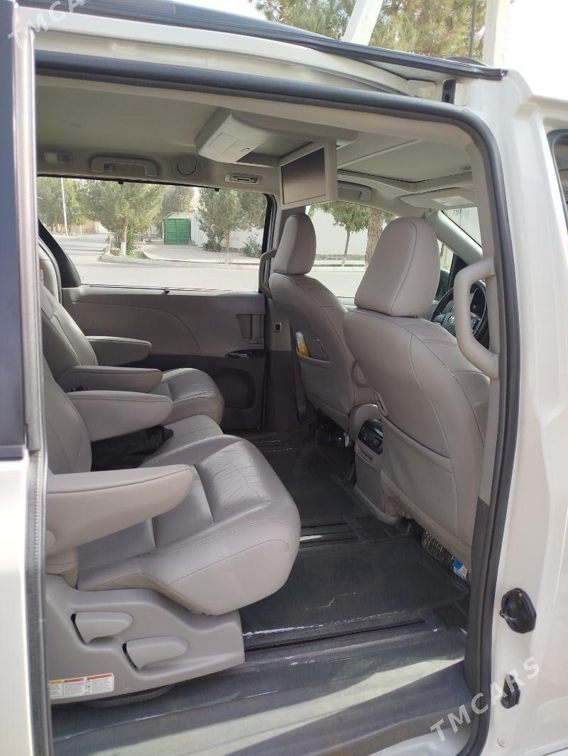 Toyota Sienna 2017 - 380 000 TMT - Туркменабат - img 4