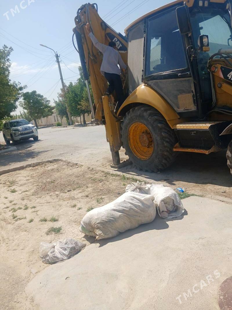 Caterpillar Excavator 2013 - 380 000 TMT - Бузмеин - img 2