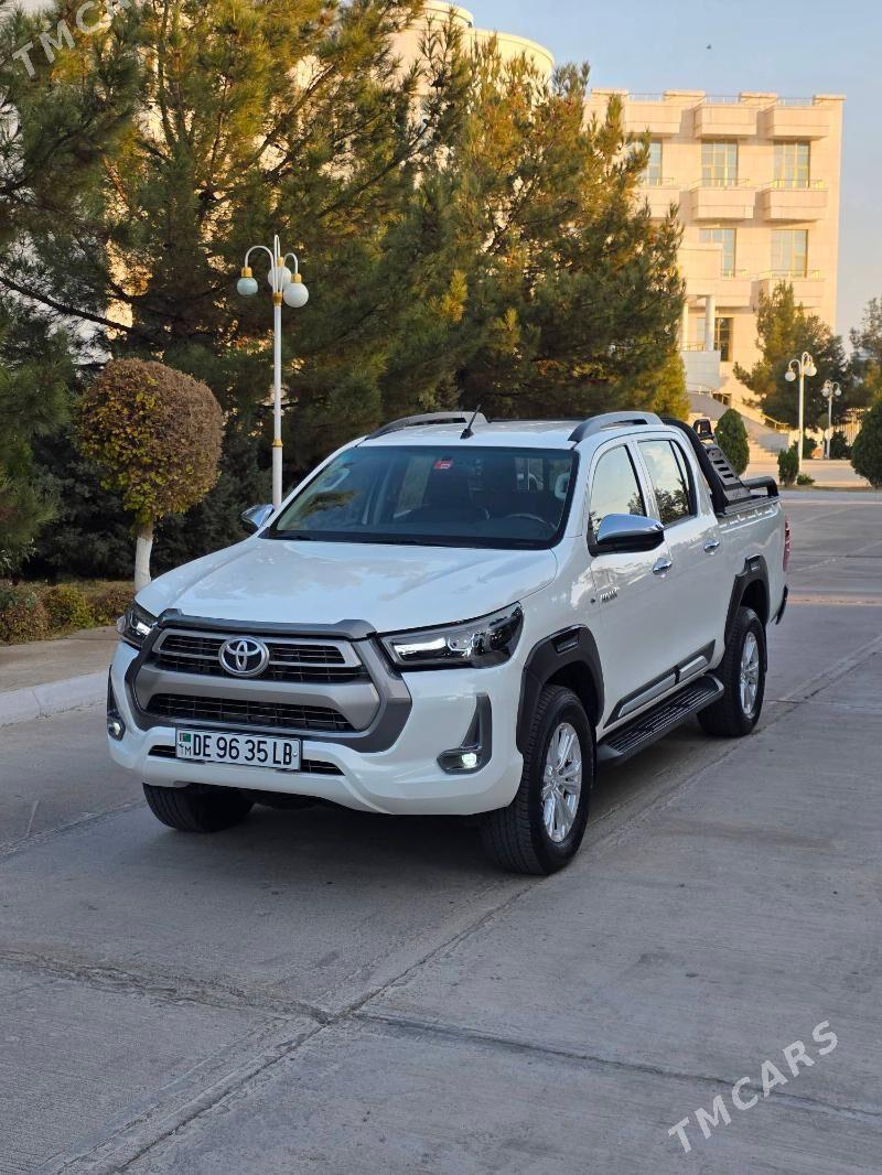 Toyota Hilux 2022 - 580 000 TMT - Фарап - img 1