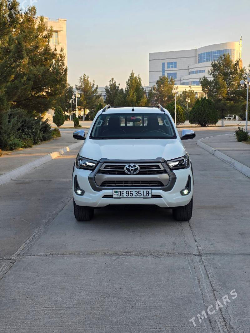 Toyota Hilux 2022 - 580 000 TMT - Фарап - img 3