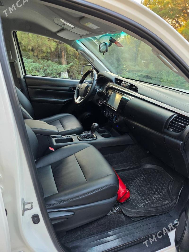 Toyota Hilux 2022 - 580 000 TMT - Фарап - img 6