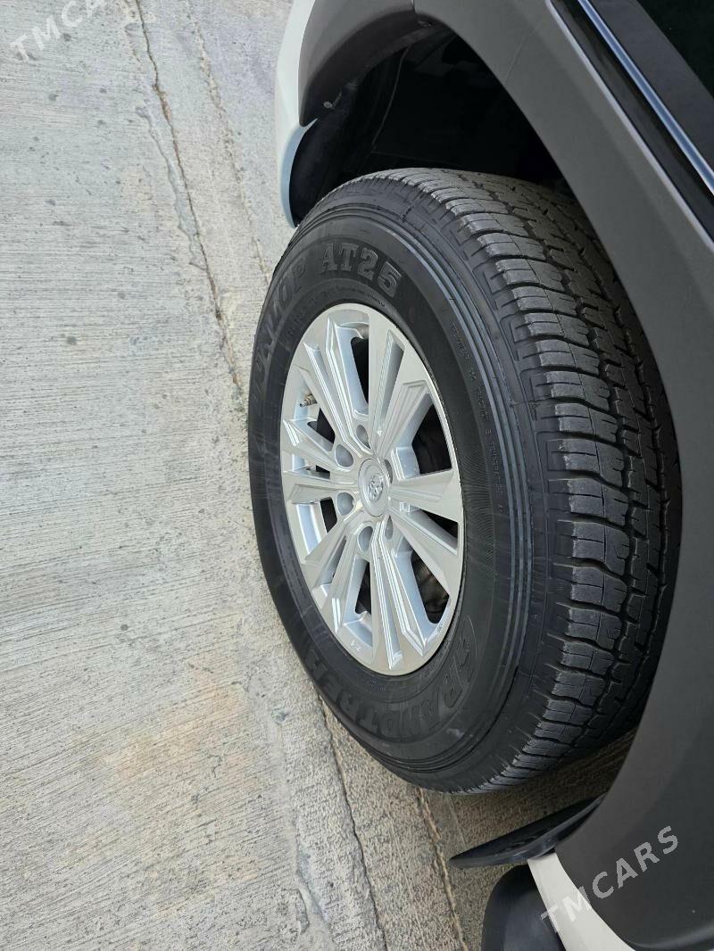 Toyota Hilux 2022 - 580 000 TMT - Фарап - img 8