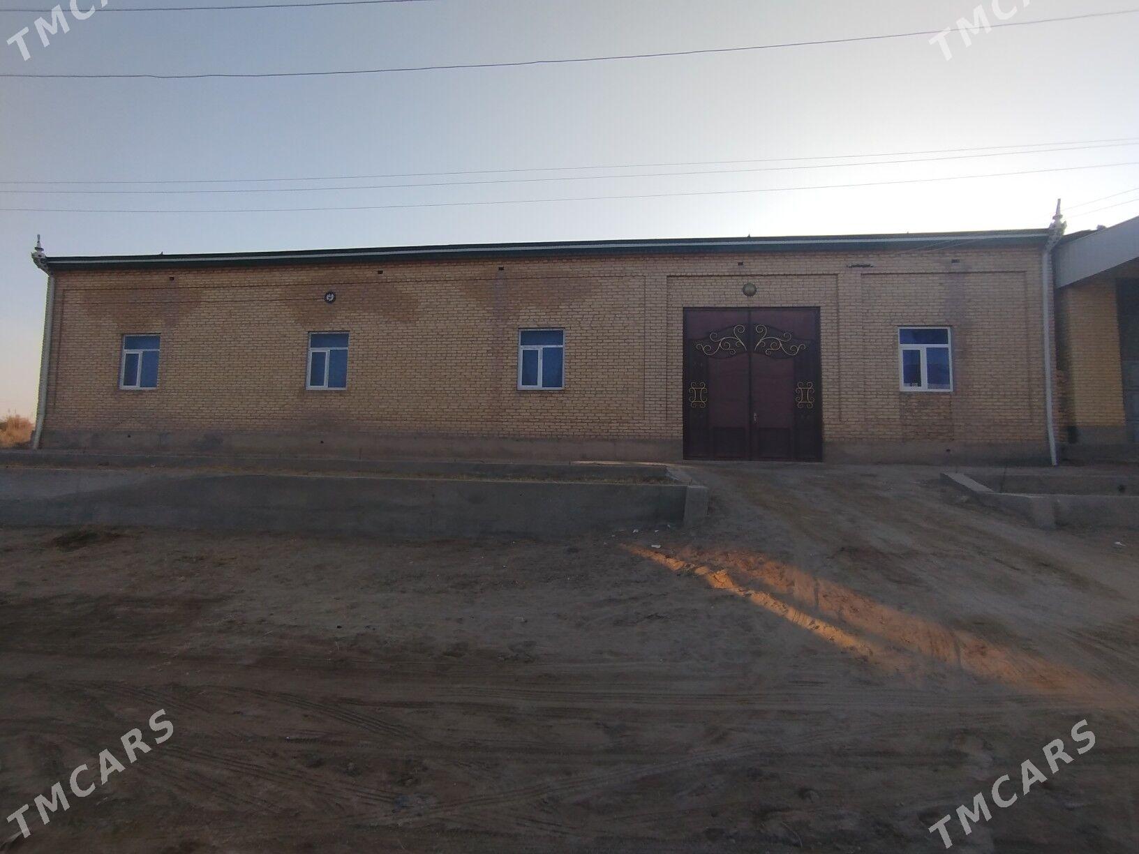 satlyk mellek jaý - Фарап - img 1