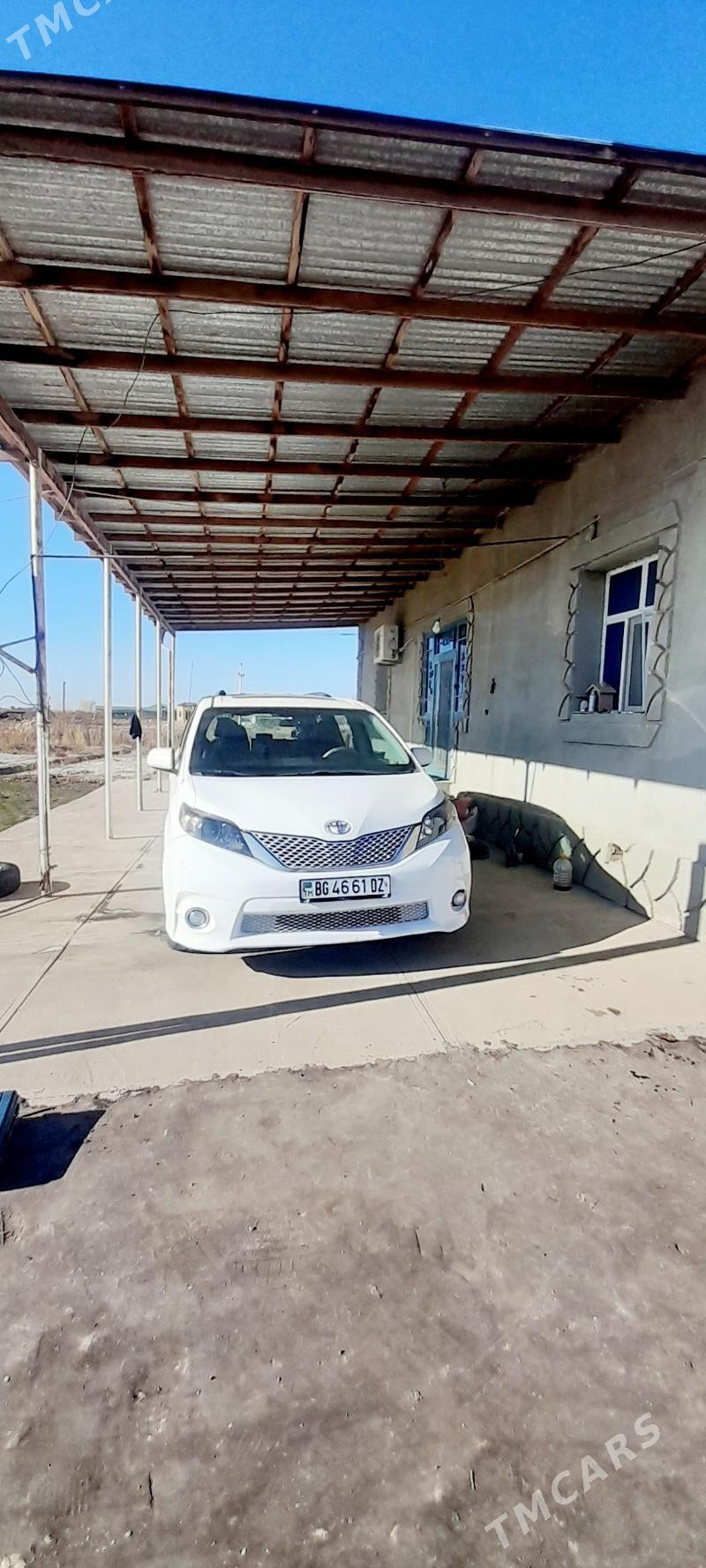 Toyota Sienna 2010 - 285 000 TMT - Görogly (Tagta) - img 1