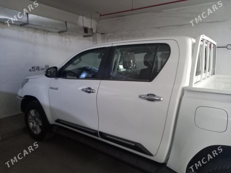Toyota Hilux 2025 - 700 000 TMT - Aşgabat - img 2