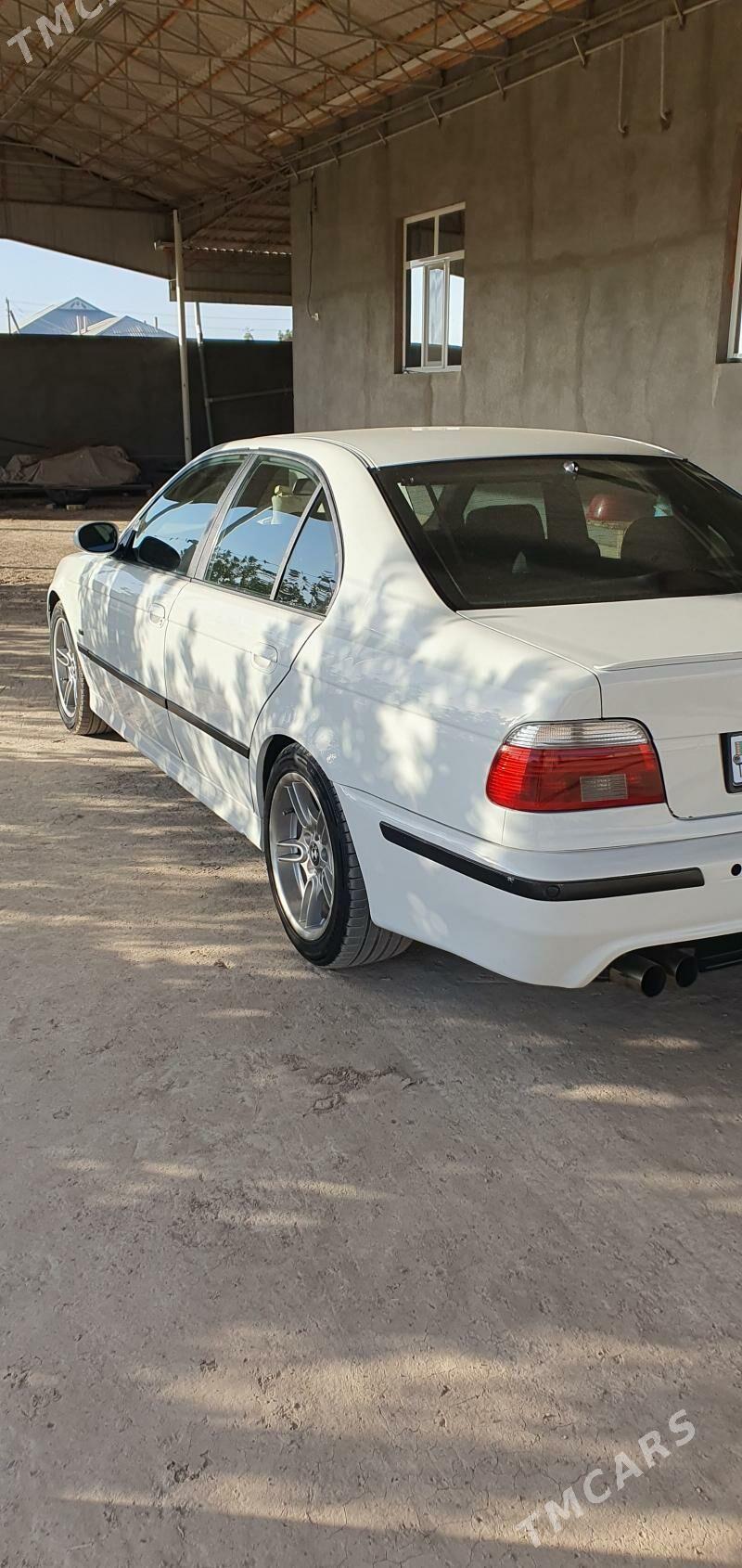 BMW E39 2000 - 130 000 TMT - Garadamak - img 6