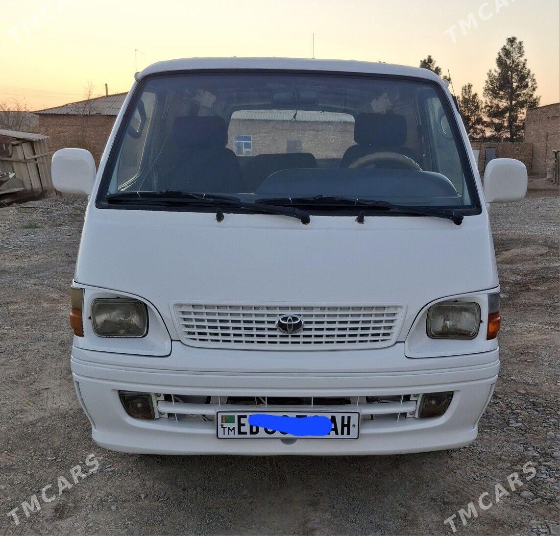 Toyota Hiace 2000 - 120 000 TMT - Теджен - img 2