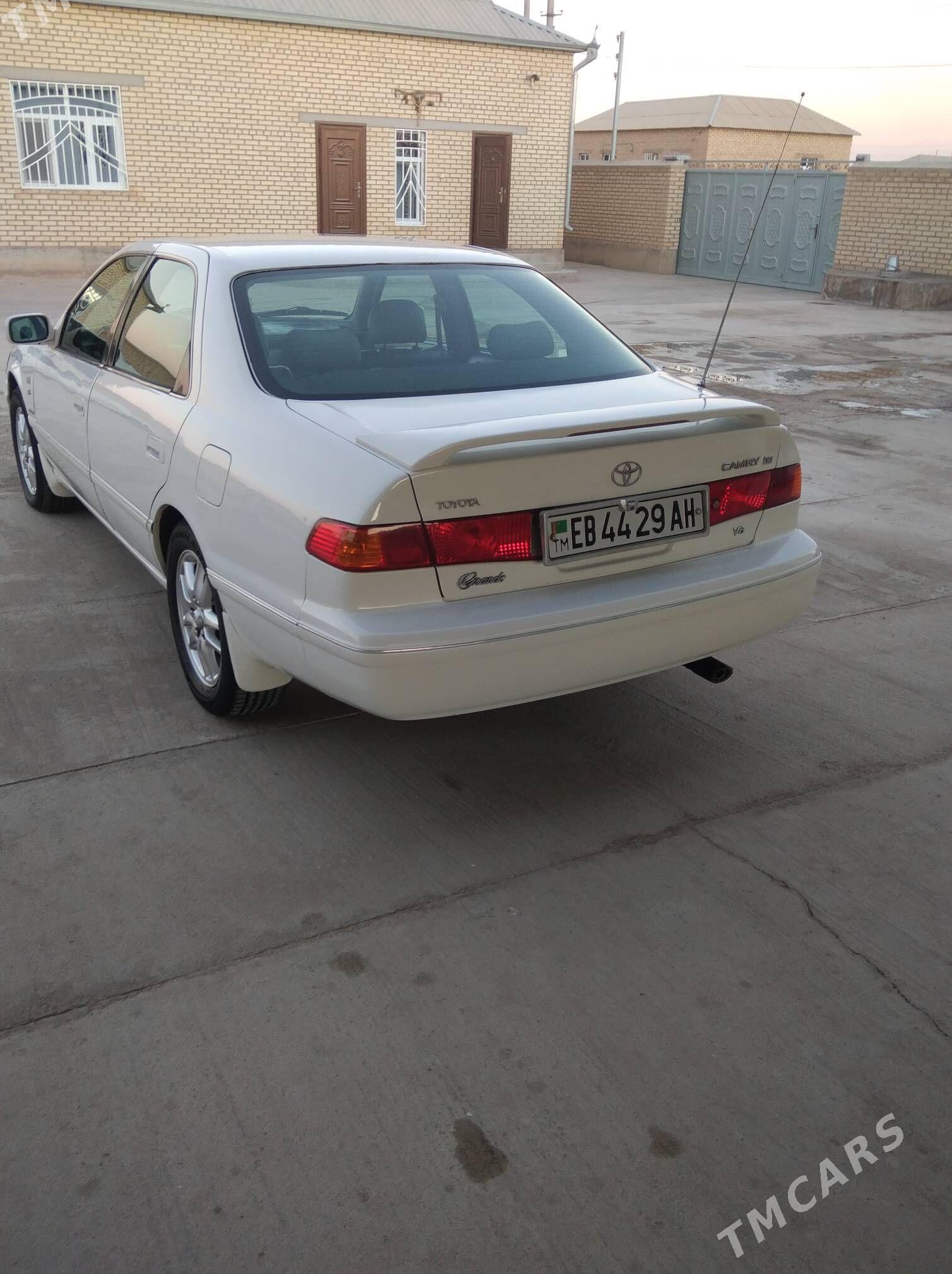 Toyota Camry 2001 - 165 000 TMT - Babadaýhan - img 6