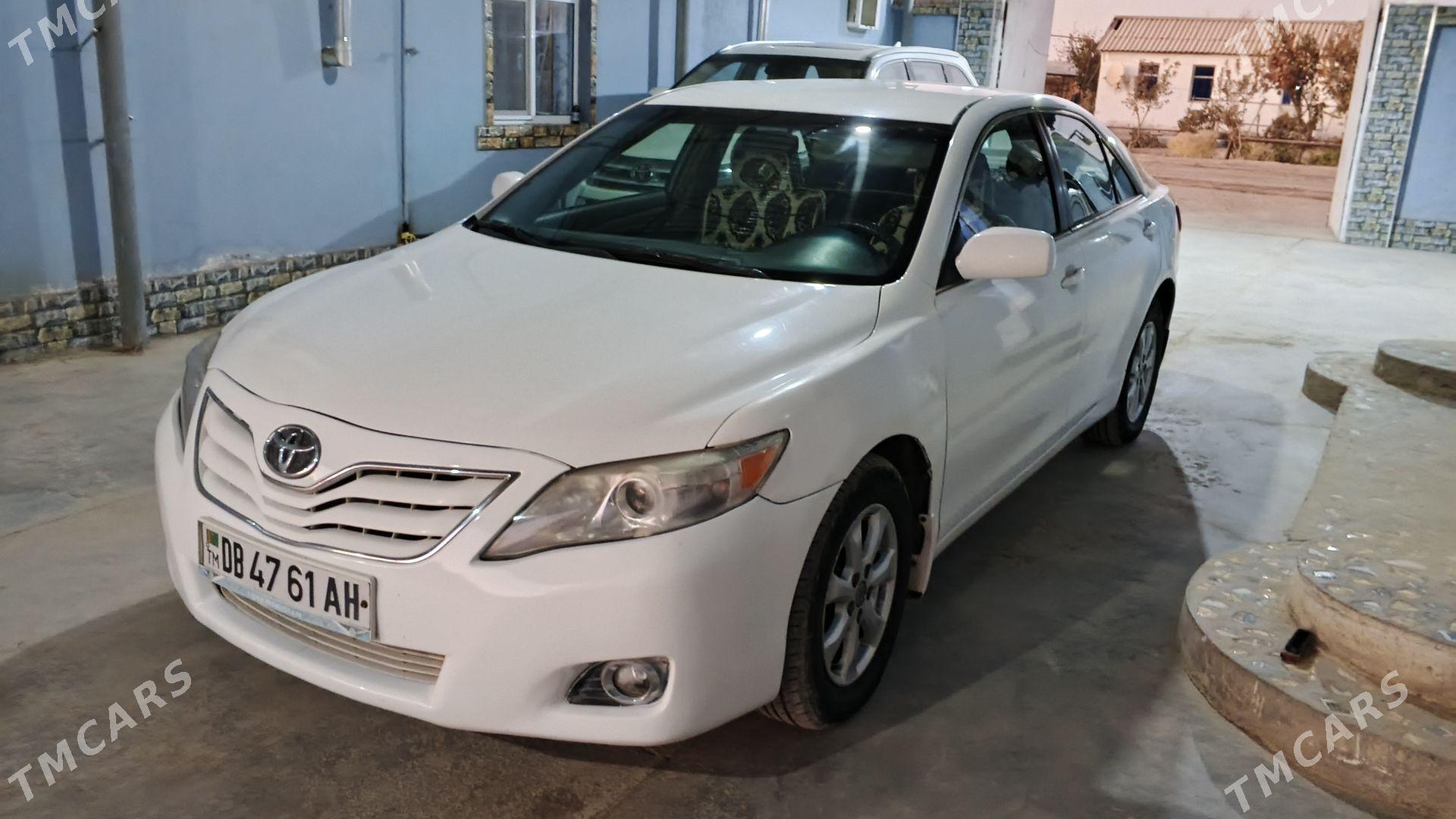 Toyota Camry 2010 - 220 000 TMT - Огуз хан - img 1