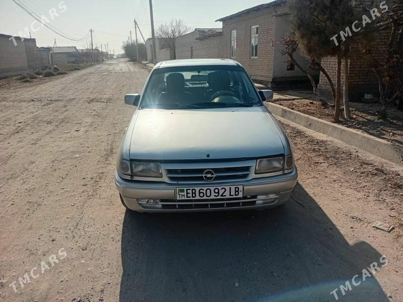Opel Astra 1992 - 40 000 TMT - Дянев - img 3
