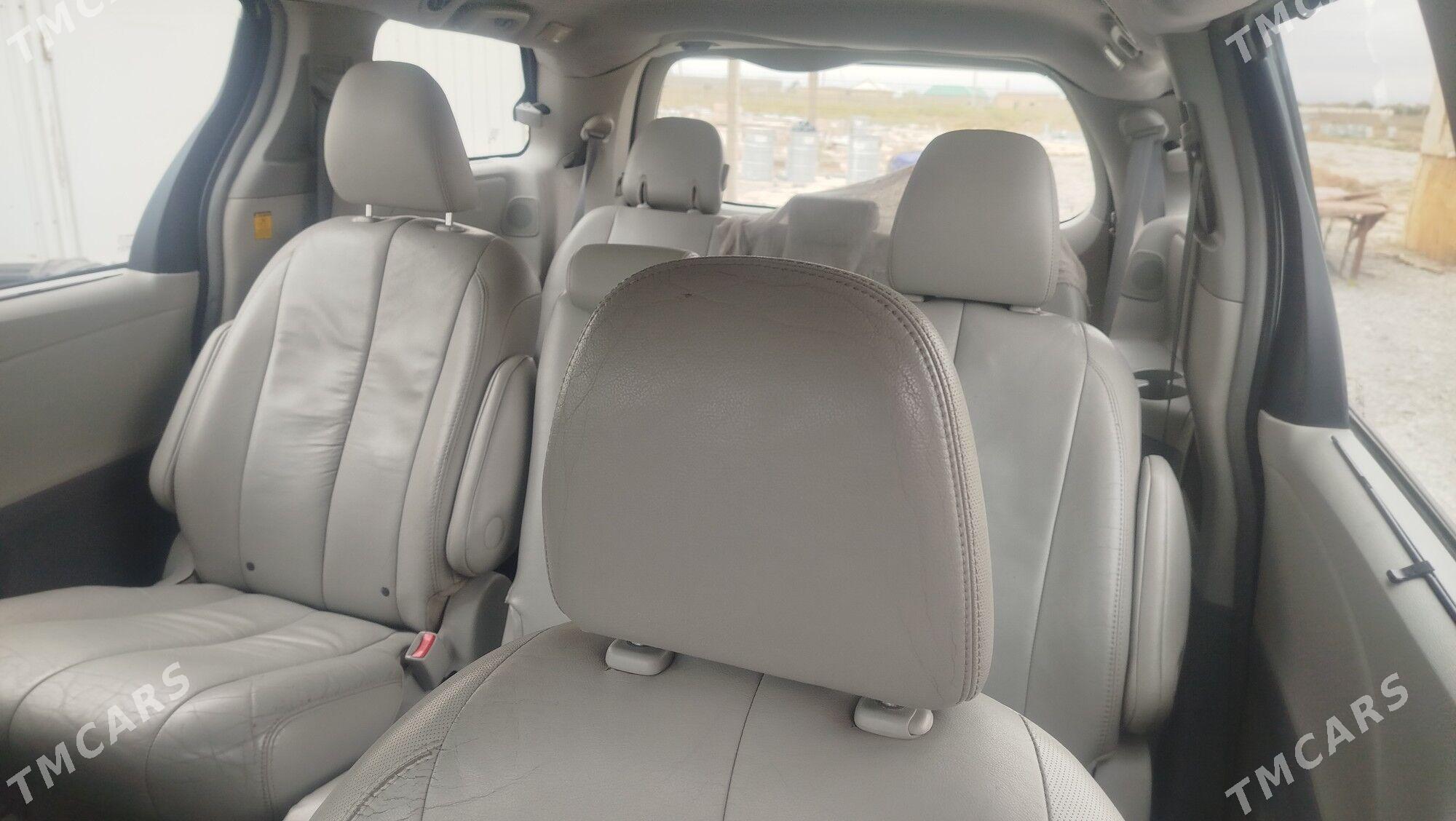 Toyota Sienna 2016 - 360 000 TMT - Türkmengala - img 4