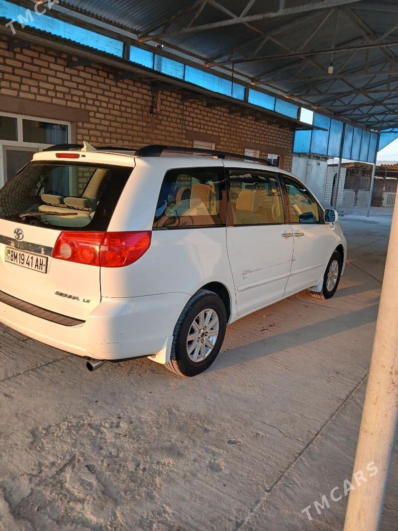 Toyota Sienna 2009 - 240 000 TMT - Ак-Бугдайский этрап - img 4
