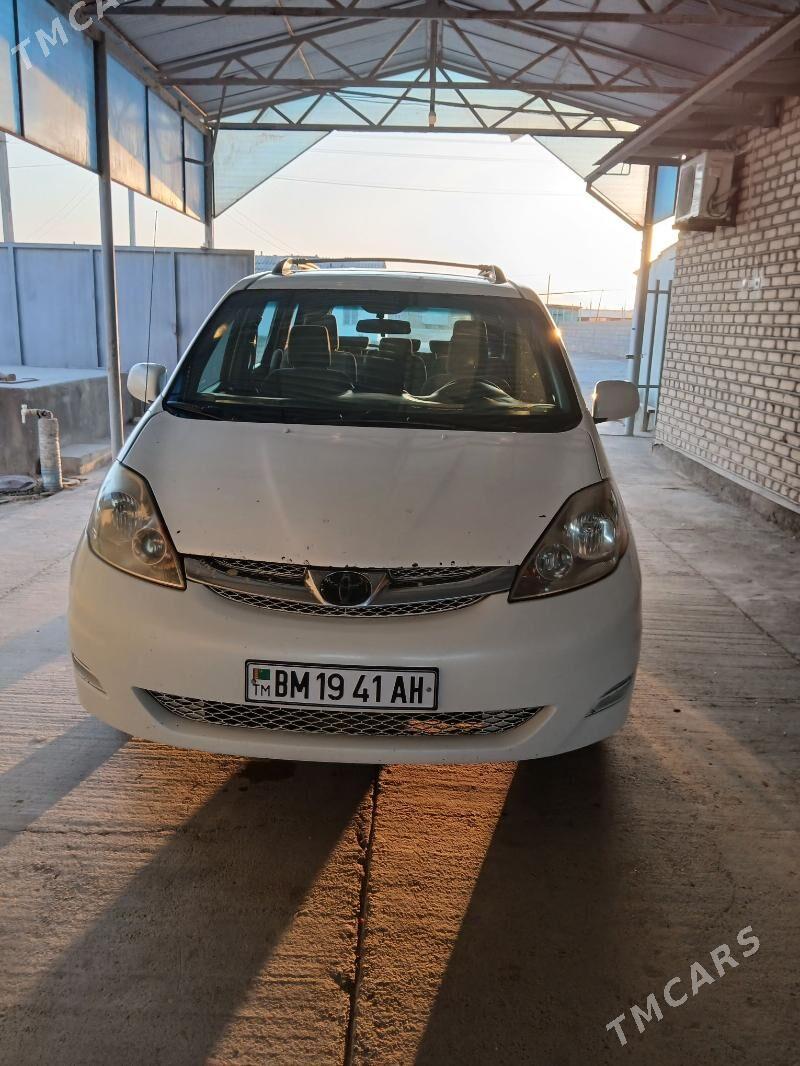 Toyota Sienna 2009 - 240 000 TMT - Ак-Бугдайский этрап - img 3