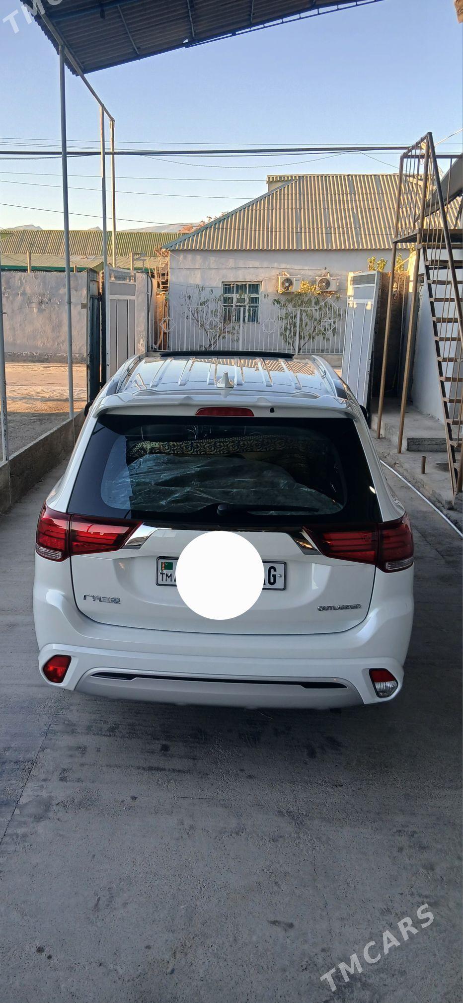 Mitsubishi Outlander 2022 - 295 000 TMT - Köşi - img 1