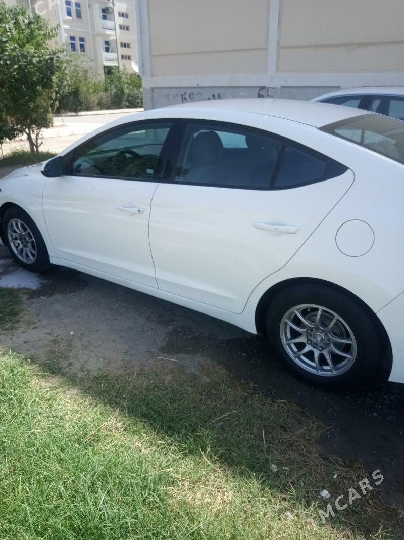 Hyundai Elantra 2017 - 170 000 TMT - Büzmeýin GRES - img 7