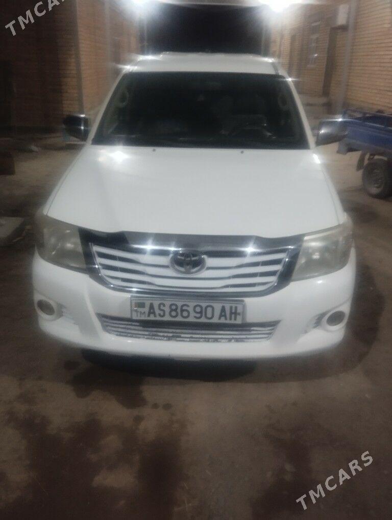 Toyota Hilux 2012 - 340 000 TMT - Бахарден - img 1