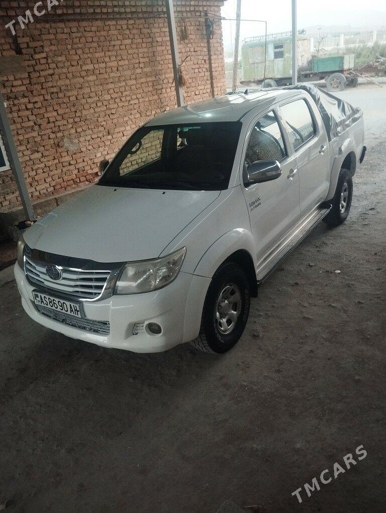 Toyota Hilux 2012 - 340 000 TMT - Бахарден - img 3