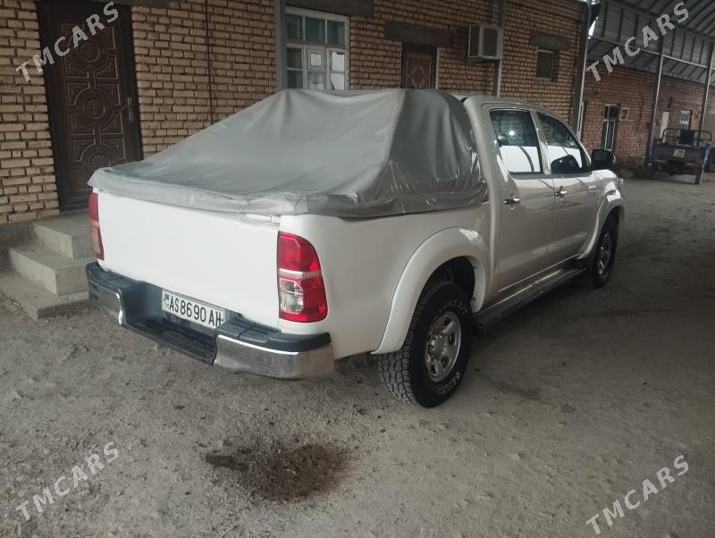 Toyota Hilux 2012 - 340 000 TMT - Бахарден - img 5