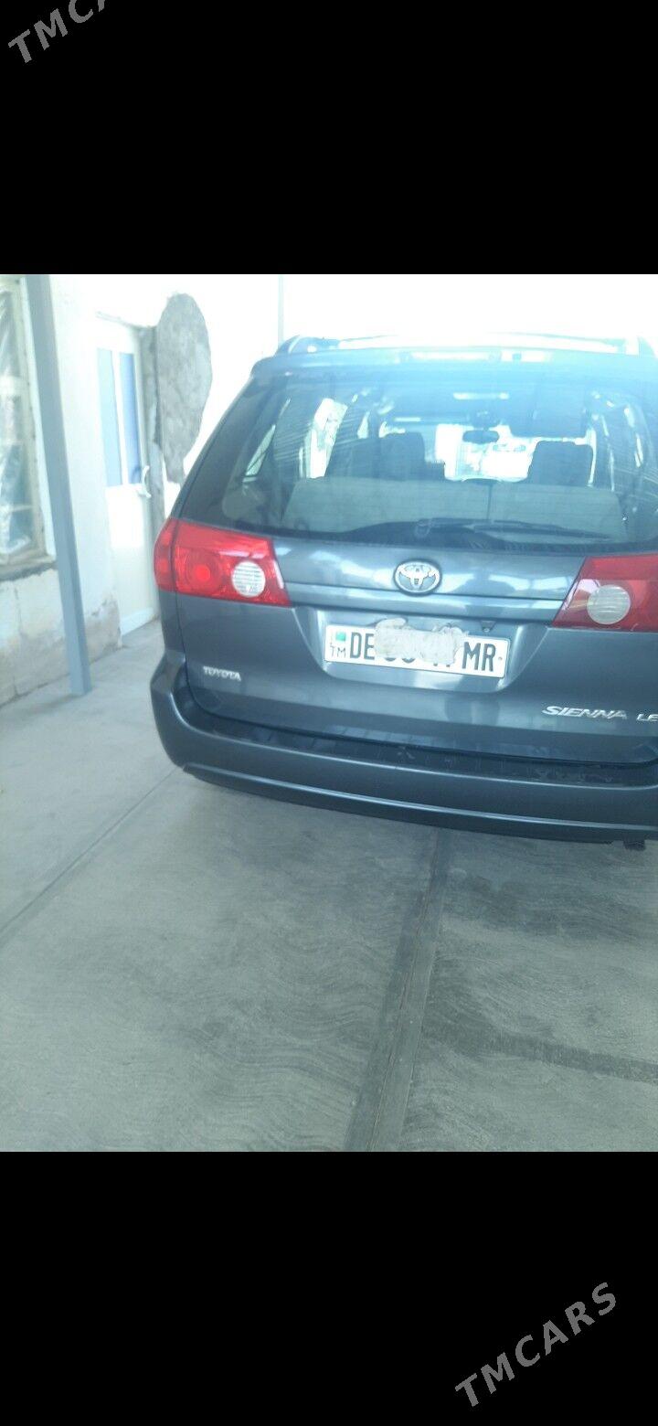 Toyota Sienna 2008 - 210 000 TMT - Тагтабазар - img 3