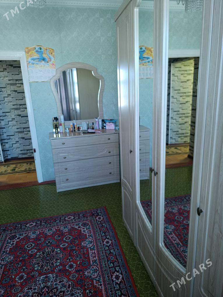 продается 3 комнатная квартира - Туркменабат - img 5