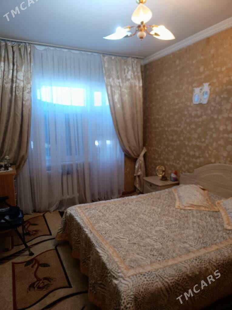 продается 3 комнатная квартира - Туркменабат - img 6