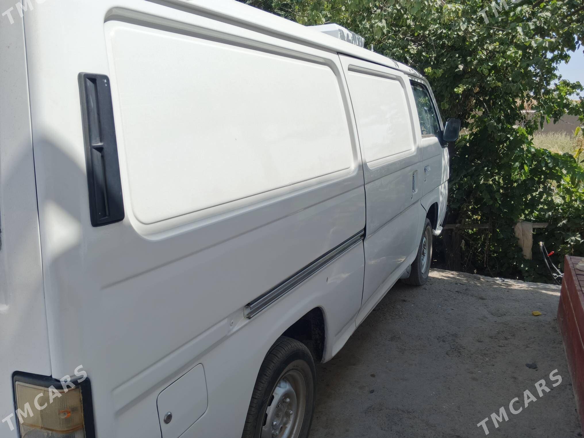 Nissan Urvan 1994 - 50 000 TMT - Гурбансолтан Едже - img 2