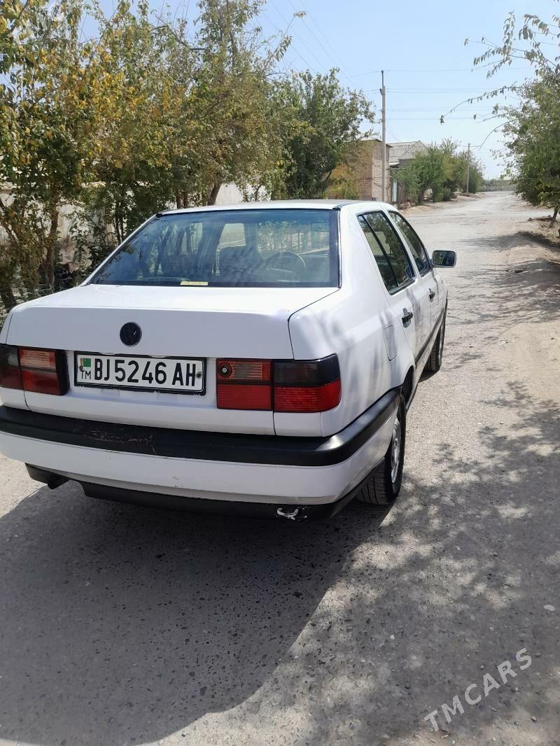 Volkswagen Jetta 1993 - 25 000 TMT - Кака - img 2