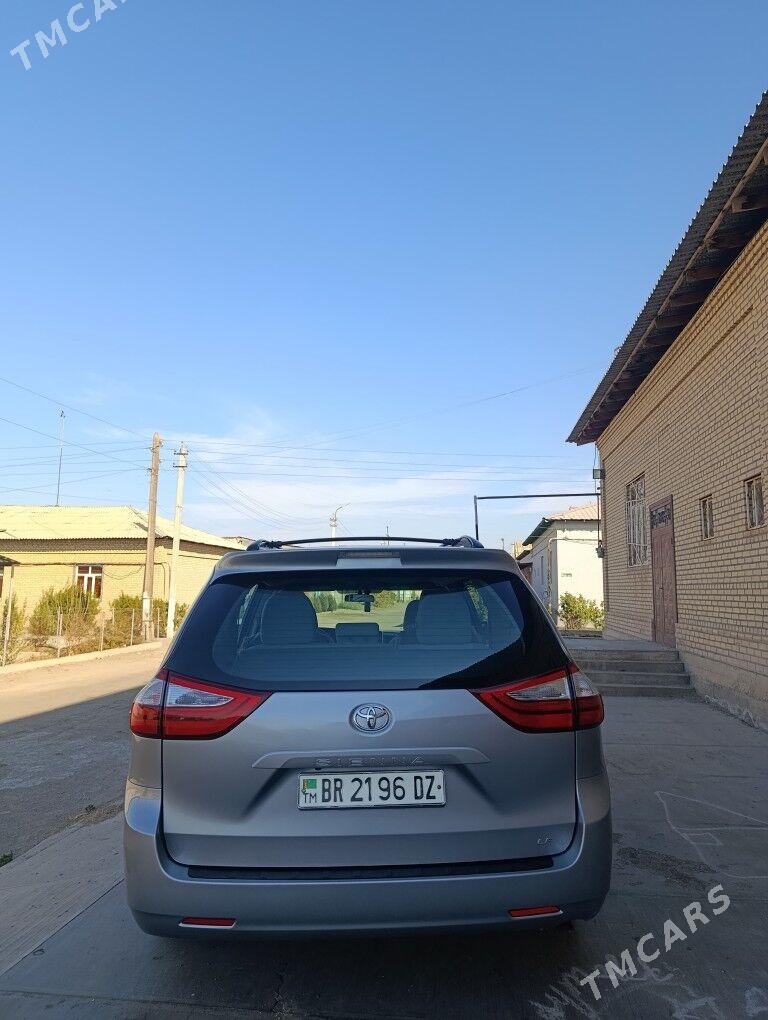 Toyota Sienna 2017 - 360 000 TMT - Дашогуз - img 4