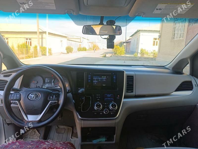Toyota Sienna 2017 - 360 000 TMT - Дашогуз - img 5