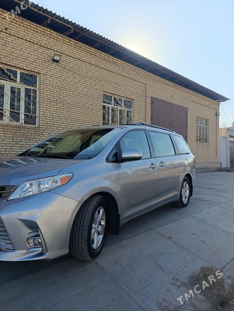 Toyota Sienna 2017 - 360 000 TMT - Дашогуз - img 2