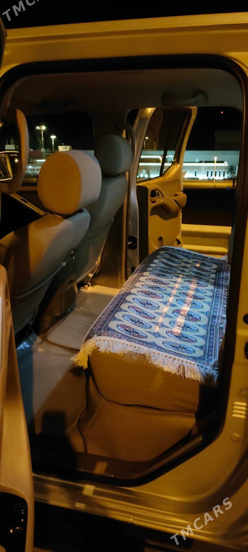 Nissan Navara 2013 - 210 000 TMT - Türkmenbaşy - img 4