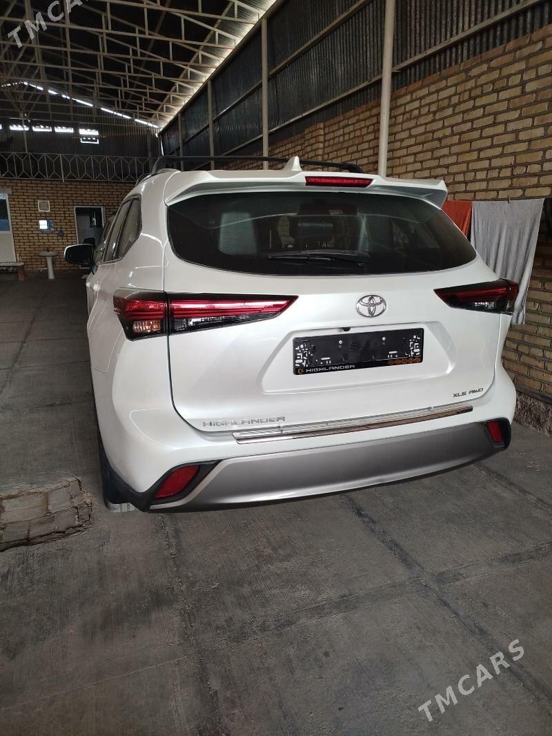 Toyota Highlander 2022 - 490 000 TMT - Мары - img 4