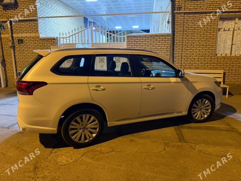 Mitsubishi Outlander 2022 - 285 000 TMT - Aşgabat - img 5