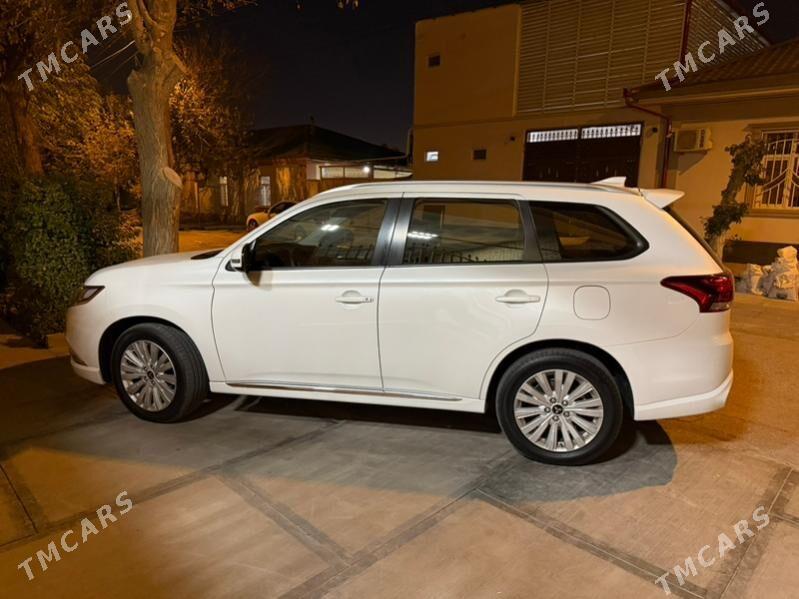 Mitsubishi Outlander 2022 - 285 000 TMT - Aşgabat - img 4
